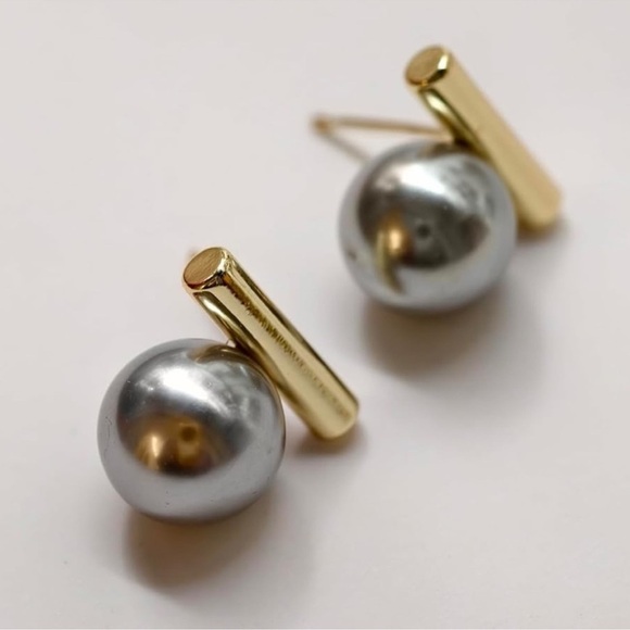 Saya Pearl Gold Gray Earrings - Picture 2 of 2